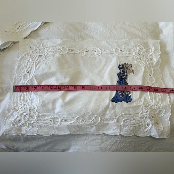 Battenberg Lace Placemats | Vintage Ladies Embroidered | Set Of 4 - Picture 9 of 12